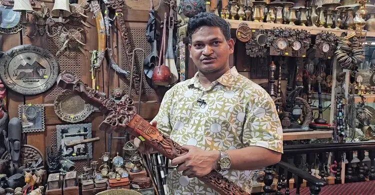 জমিদার আমলের ঘড়ি, রাশিচক্র তলোয়ার মিলছে যেখানে!