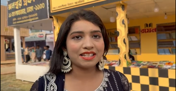 যে কবিতায় মুগ্ধতা ছড়ালেন কবি