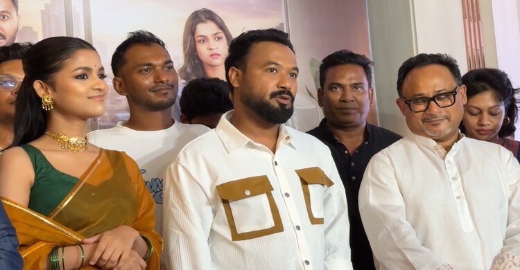 রাস্তায় বিড়াল দেখলেই খুব আপন লাগে