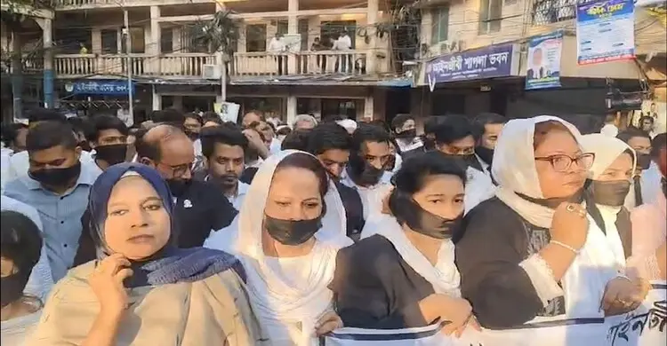 আইনজীবী সমিতি নির্বাচনে মনোনয়নপত্র সংগ্রহে বাধা, দুই পক্ষের উত্তেজনা