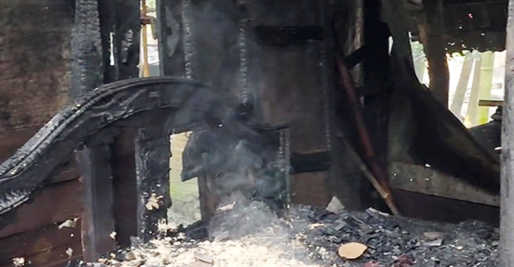 ঘরে আগুন, বিছানাতেই পুড়ে ছাই বৃদ্ধা