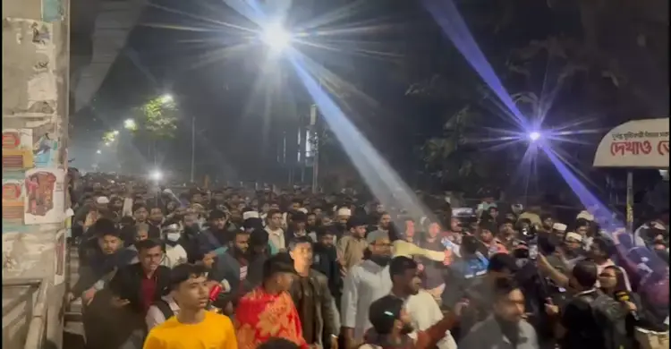 ওসমান হাদির মৃত্যুতে ঢাবিতে শিক্ষার্থীদের বিক্ষোভ মিছিল