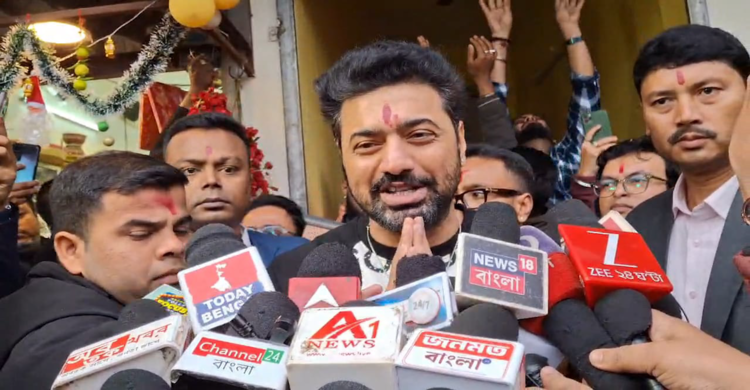 প্রজাপতি-টু সিনেমার সাফল্যের পর মন্দিরে পুজো দিলেন দেব