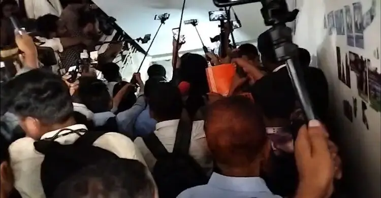 আদালতে ‘জয় বাংলা’ স্লোগান