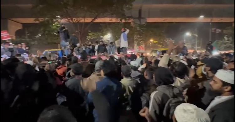 হাদি হত্যার বিচার চাই স্লোগানে উত্তাল শাহবাগ