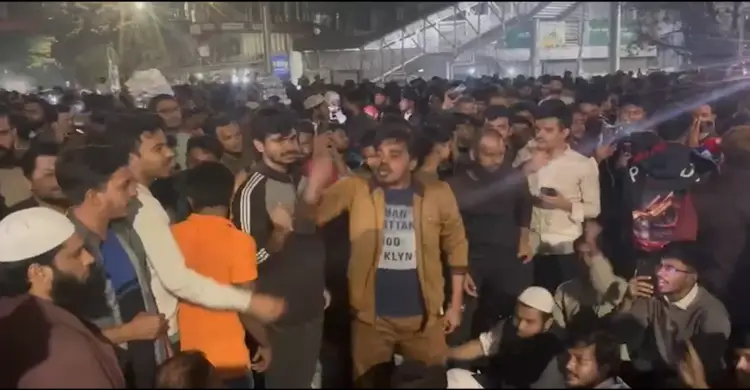 ওসমান হাদির মৃত্যুতে উত্তাল শাহবাগ চত্বর