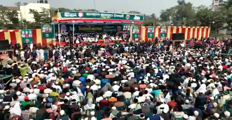 ঠাকুরঘরে কে রে আমি কলা খাই না