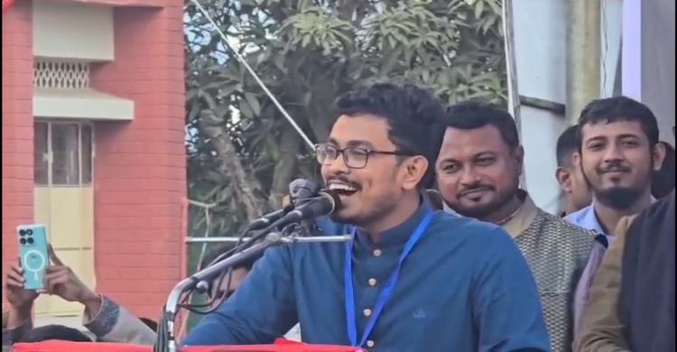 গান গাইলেন সাদিক কায়েম