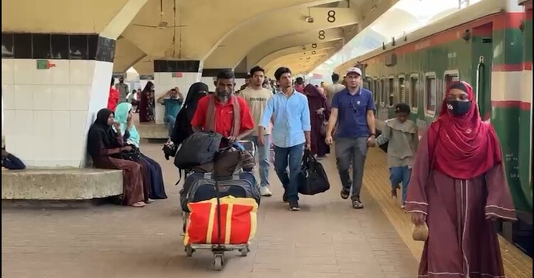 ট্রেন সময়মতো ছাড়ায় ভোগান্তি কম, স্বস্তিতে যাত্রীরা