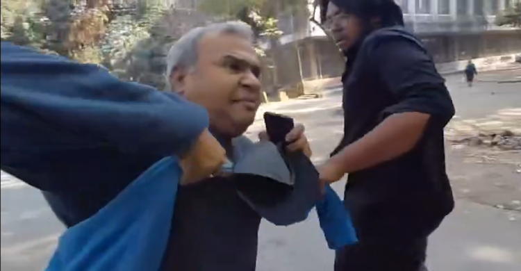 ঢাকা বিশ্ববিদ্যালয়ে আওয়ামীপন্থী শিক্ষকদের গোপন বৈঠকে ডাকসু নেতার ধাওয়া | Jago News