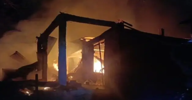 সুনামগঞ্জে আগুনে পুড়ে ছাই ৭ বসতঘর