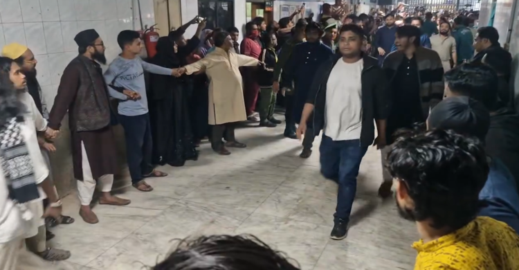 ওসমান হাদিকে দেখতে ঢামেকে এনসিপির নেতারা