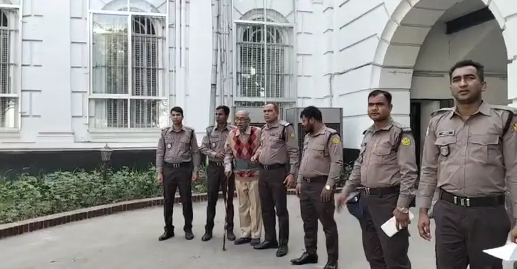 শাপলা চত্বরে হেফাজত কর্মীদের সমাবেশের হত্যা মামলায় শাহরিয়ার কবীর আন্তর্জাতিক অপরাধ ট্রাইব্যুনালে