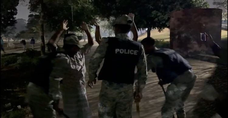 রাজধানীর শহীদ সোহরাওয়ার্দী উদ্যানে পুলিশের তল্লাশী অভিযান