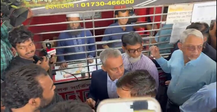 মহাখালী বাস টার্মিনাল পরিদশর্নে গেলেন সড়কমন্ত্রী ও প্রতিমন্ত্রী