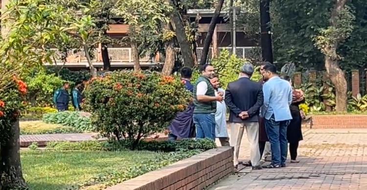 কবি নজরুলের সমাধির পাশে খোঁড়া হচ্ছে ওসমান হাদির কবর