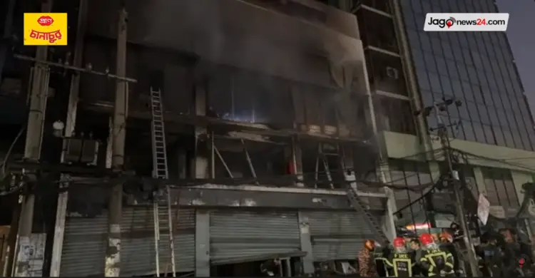 দীর্ঘ সাত ঘণ্টা ধরে পুড়ছে প্রথম আলো ভবন