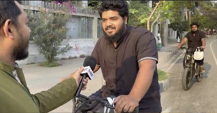 সিকিউরিটি গার্ড দিয়ে রাস্তা নিয়ন্ত্রণের উদ্ভট দাবি যুবকের