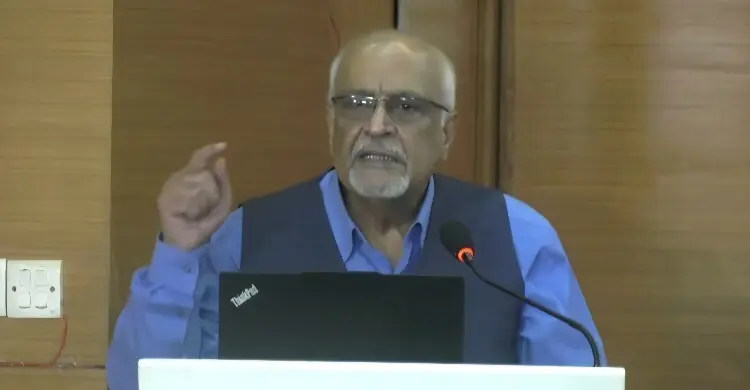 ওষুধের দোকান চালায়, সময় পেলে কোচিংও করায়, সে আবার সাংবাদিক!