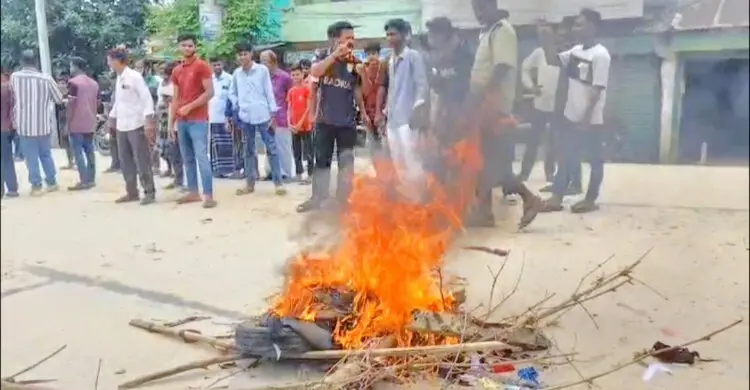 ফটিকছড়ি উত্তর উপজেলার কার্যালয় ‘যৌক্তিক স্থানে’ স্থাপনের দাবিতে অবরোধ