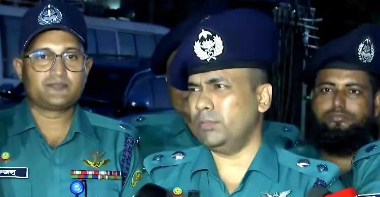 ব্যাগ পেয়ে টানাটানি করছিল শিশুটি, হঠাৎ দেখলো ৪ টুকরো মরদেহ