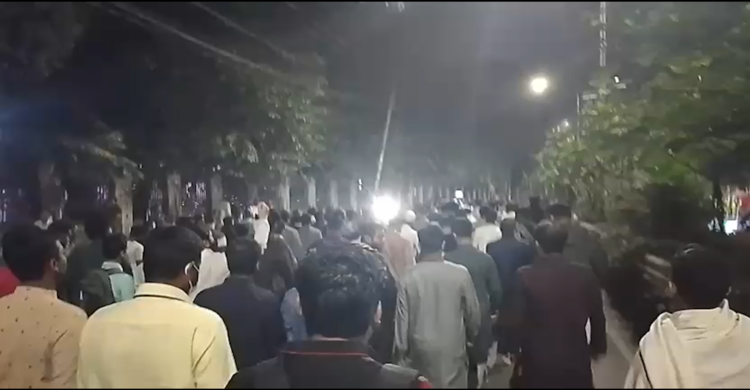 হাদির উপর হামলার প্রতিবাদে ডাকসুর বিক্ষোভ