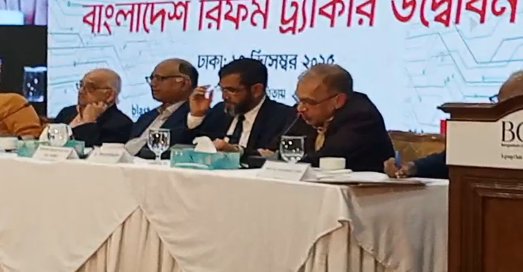 কথা বলছেন টিআইবর নির্বাহী পরিচালক ড. ইফতেখারুজ্জামান