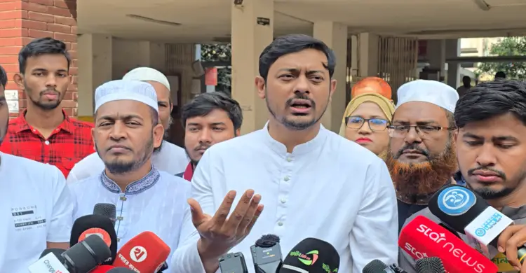 বোরকা নিয়ে নোংরা রাজনীতি বন্ধ করা উচিৎ: নাসিরউদ্দিন পাটোয়ারী