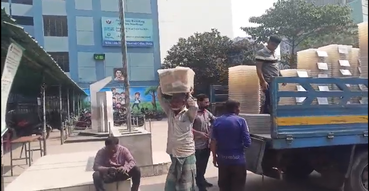 ঢাকা-৮ আসনের ভোটকেন্দ্র প্রস্তুতি; কাকরাইল উইল্‌স‌ লিট্‌ল ফ্লাওয়ার স্কুলে মজুদ নির্বাচনী সরঞ্জাম