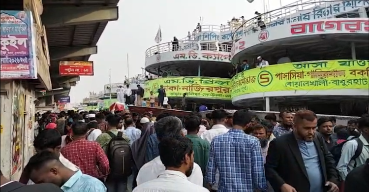 ভোটের ছুটিতে বাড়ি ফেরা; সদরঘাটে মানুষের উপচে পড়া ভিড়