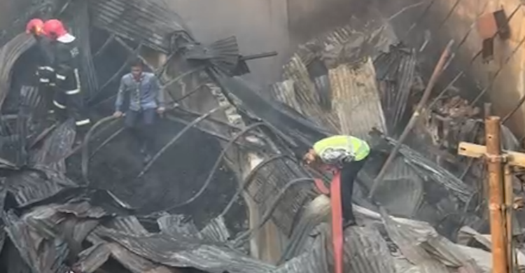 পুরোনো ঢাকার আগুন নিয়ন্ত্রণে