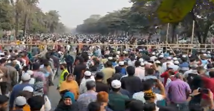 হাদির জানাজায় জনস্রোত