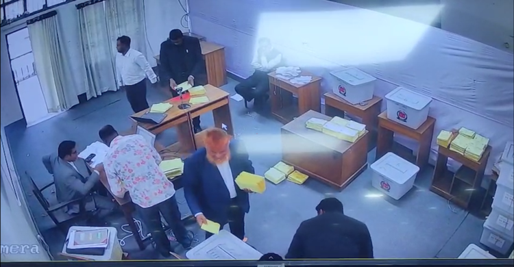 মাগুরায় ৬৫ শতাংশ ঝুঁকিপূর্ণ  ভোটকেন্দ্রে বডি-ক্যামেরায় নজরদারি