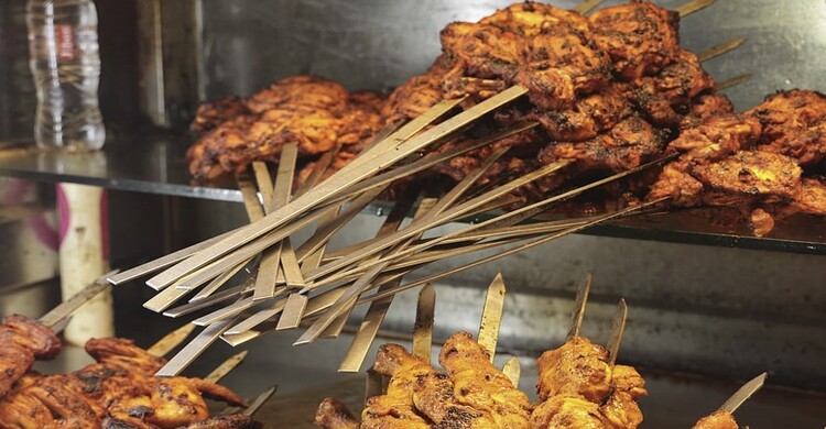 মোহাম্মদপুরের ঐতিহ্যবাহী মোস্তাকিম কাবাব, ৪২ বছর ধরে স্বাদের রাজত্ব