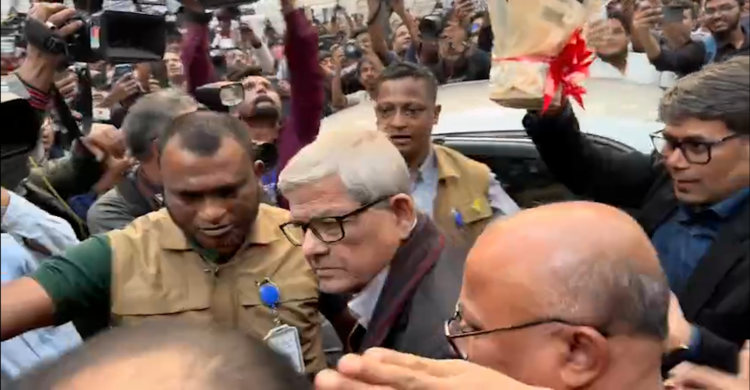 স্থায়ী কমিটির বৈঠকে আসলেন মির্জা ফখরুল ইসলাম আলমগীর