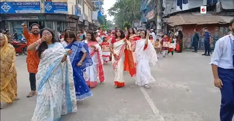 বৈশাখী রঙে মেতেছে দেশ, গান-শোভাযাত্রাসহ নানা আয়োজন!