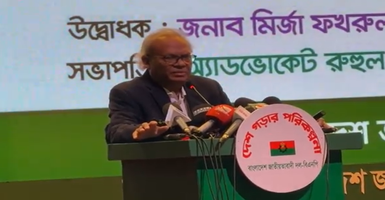 কথা বলছেন বিএনপির সিনিয়র যুগ্ম মহাসচিব রুহুল কবির রিজভী