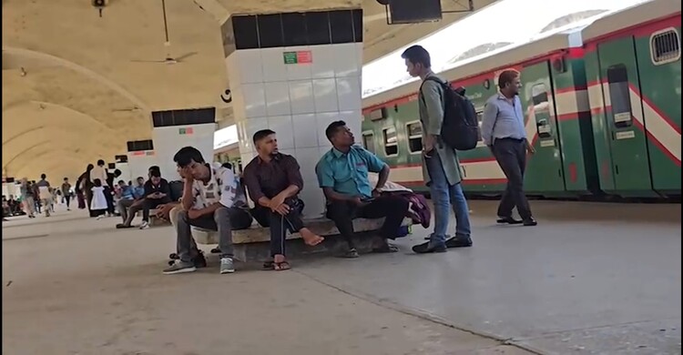 জাগো নিউজের অনুসন্ধানে ধরা পড়লো ট্রেনের টিকিট কালোবাজারি