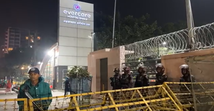 উন্নত চিকিৎসার জন্য গুলিবিদ্ধ হাদিকে আনা হচ্ছে এভারকেয়ার হাসপাতালে