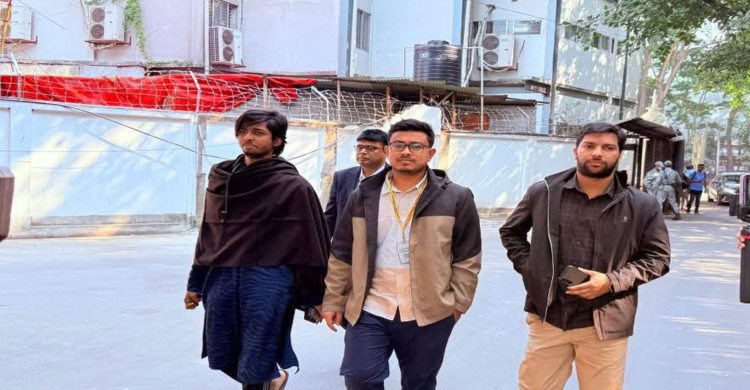 সাক্ষ্য দিতে ট্রাইব্যুনালে ডাকসু ভিপি সাদিক কায়েম