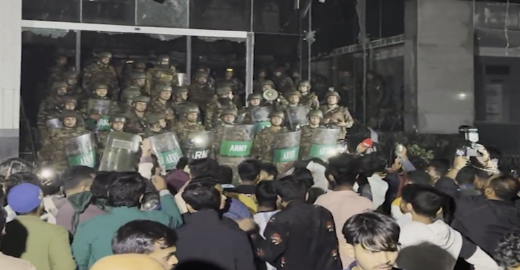 আইনশৃঙ্খলা বাহিনীর নিয়ন্ত্রণে ডেইলি স্টার ভবন