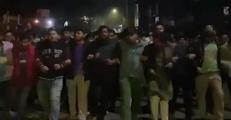 হাদিকে হত্যার প্রতিবাদে শেরেবাংলা কৃষি বিশ্ববিদ্যালয়ের শিক্ষার্থীদের বিক্ষোভ