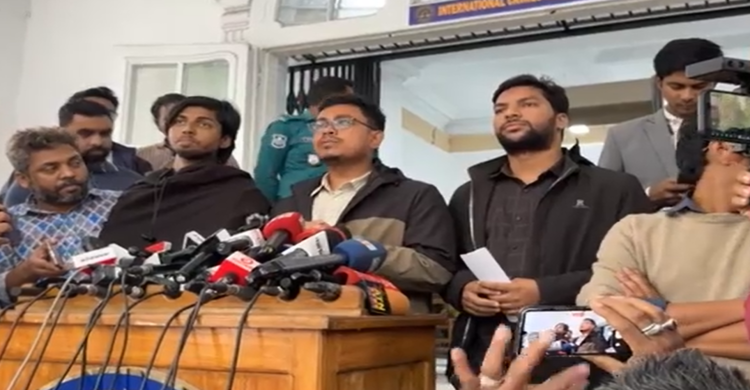 কথা বলছেন ডাকসুর ভিপি সাদিক কায়েম