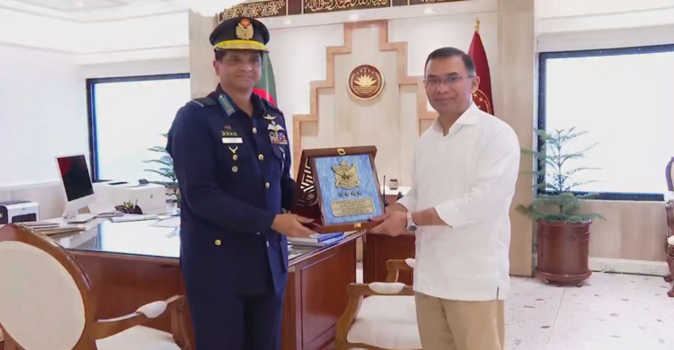 প্রধানমন্ত্রী তারেক রহমানের সঙ্গে নৌবাহিনী প্রধানের সৌজন্য সাক্ষাৎ