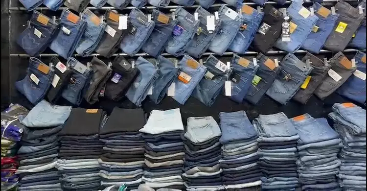 ৫০০ থেকে ১০০০ টাকায় পাওয়া যাচ্ছে নামি সব ব্যান্ডের প্যান্ট