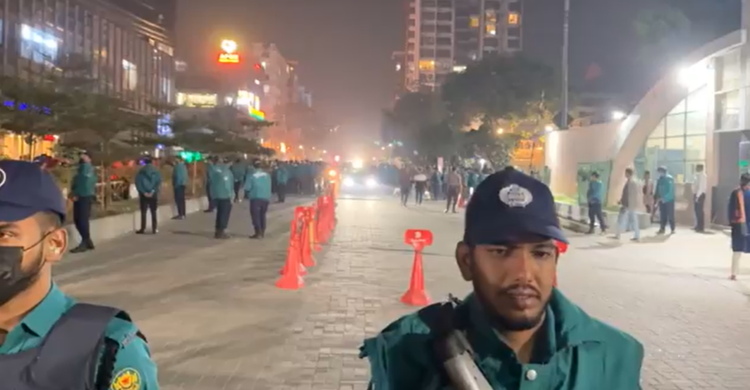 মুমূর্ষু অবস্থায় এভারকেয়ারে গুলবিদ্ধ হাদি