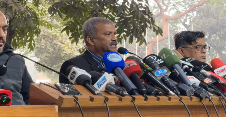 খালেদা জিয়ার বিষয়ে কথা বলছেন উপদেষ্টা আসিফ নজরুল