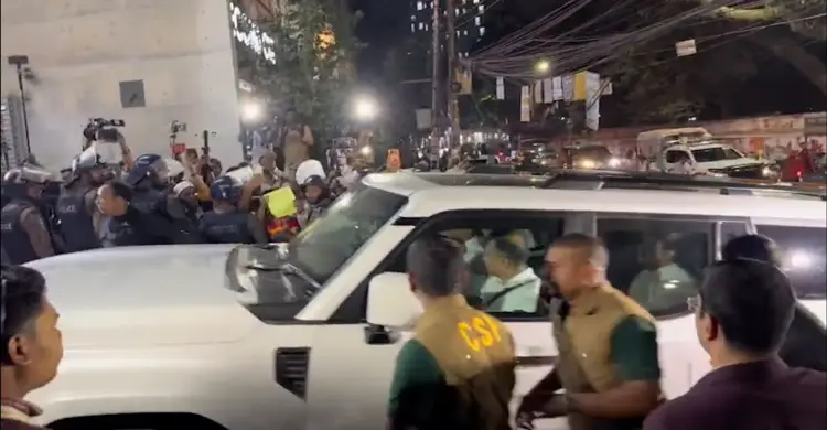 চরমোনাই পীরের সঙ্গে সৌজন্য সাক্ষাতে এলেন  তারেক রহমান