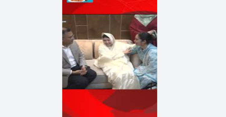 বিমান বন্দরে নানির সাথে গল্পে মজলেন জাইমা রহমান