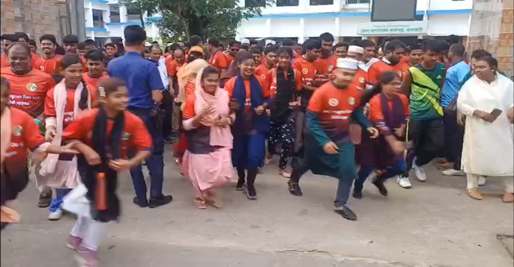 উৎসবমুখর পরিবেশে ঝালকাঠিতে ম্যারাথন দৌড় প্রতিযোগীতা অনুষ্ঠিত